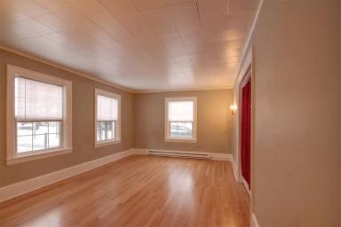 Main picture of 439 University Ave