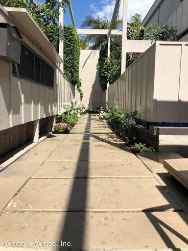 Main picture of 4100 E Broadway