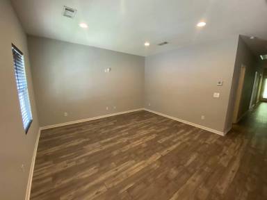 Main picture of 402 Shady Park Cv