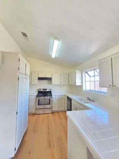Main picture of 8319 Charles Pl