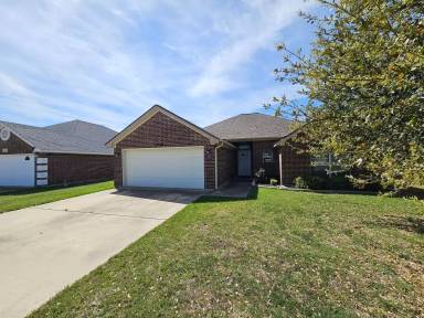 Main picture of 2810 Phoenix Dr