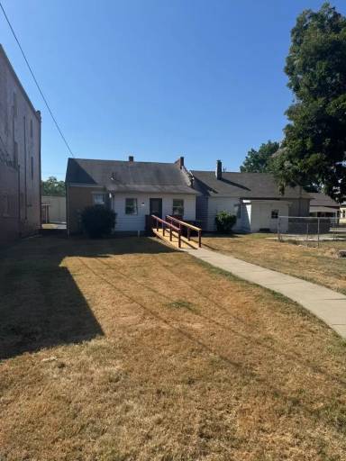 Main picture of 321 W Main St