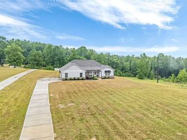 Main picture of 285 Lee Road 852