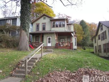 Main picture of 105 Washington Ave