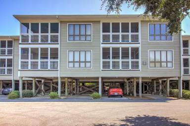 Main picture of 590 Marina Dr