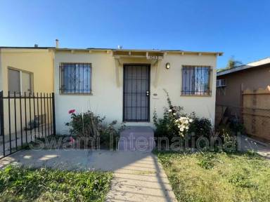 Main picture of 1033 W 95th St