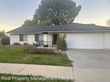 Main picture of 895 W Crestview St