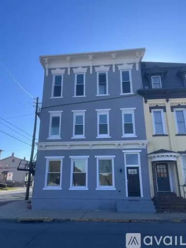 Main picture of 1064 Mill St