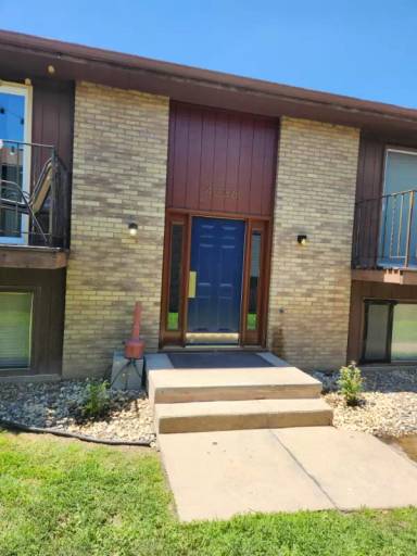 Main picture of 4236 Huntington Ave