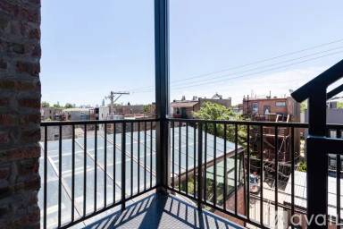 Main picture of 2743 W Division St