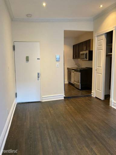 Main picture of 242 E 75th St