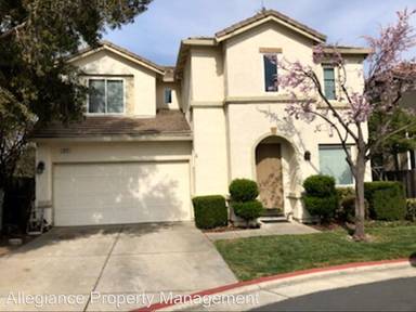 Main picture of 32 Rossignol Cir