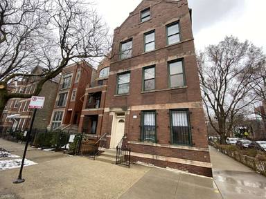 Main picture of 2301 N Leavitt St