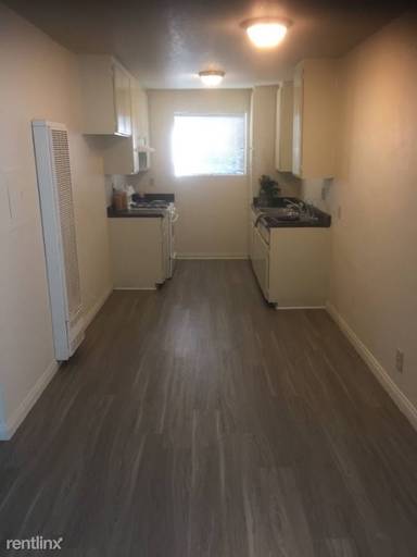 Main picture of 18545 Burbank Blvd