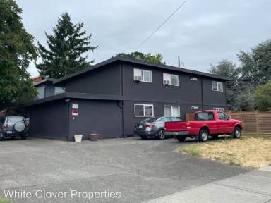 Main picture of 3421 S 43rd St