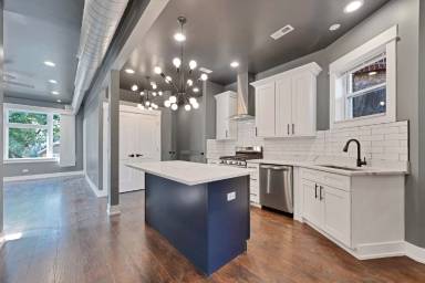 Main picture of 2103 S Christiana Ave