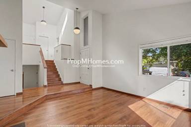 Main picture of 950 Lake Front Rd