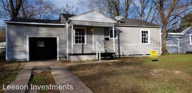 Main picture of 2702 Meadow Ave