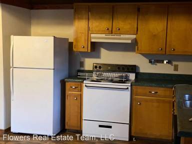 Main picture of 700 E Madison St