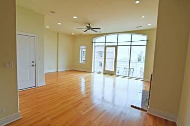 Main picture of 5140 N Clark St