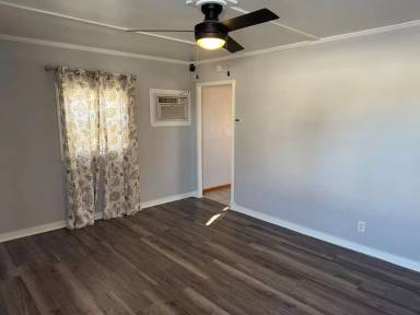 Main picture of 3120 Charles St