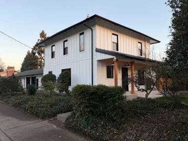 Main picture of 1045 Oakway Rd