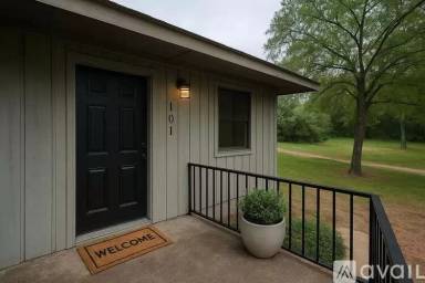Main picture of 200 River Oaks Dr