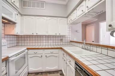 Main picture of 1881 Bering Dr