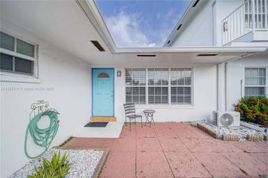 Main picture of 2855 NE 30th St