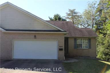 Main picture of 424 Rose Lane St SE