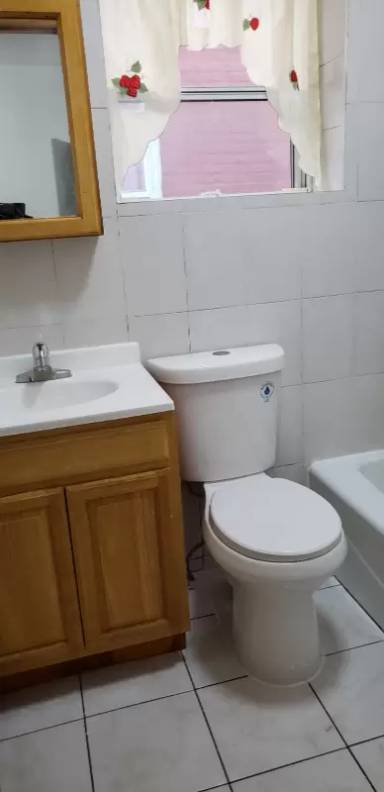 Main picture of 2027 74th St