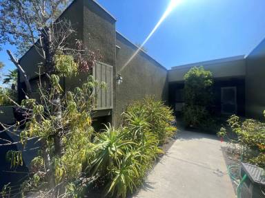 Main picture of 835 Temple Ter