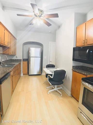 Main picture of 939 College Ave