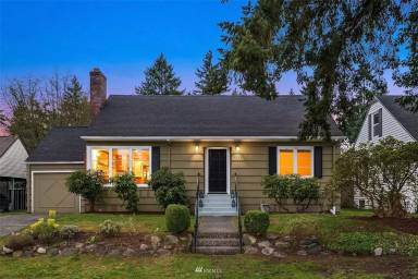 Main picture of 3039 NE 86th St