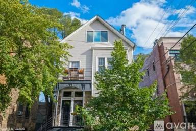 Main picture of 2747 N Dayton St