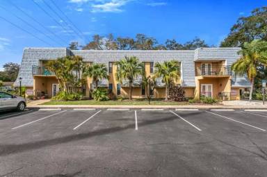 Main picture of 700 Lyndhurst St