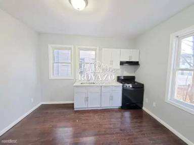 Main picture of 789 S Orange Ave