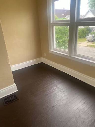 Main picture of 1023 E Lovejoy St
