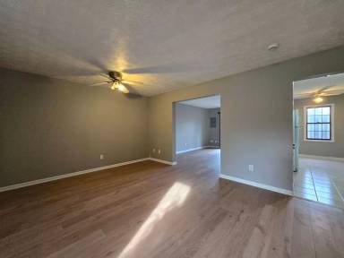 Main picture of 4335 Frontenac Dr