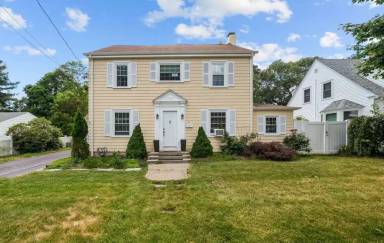 Main picture of 6 Fairview Ave