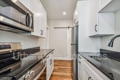 Main picture of 325 15th Ave NE