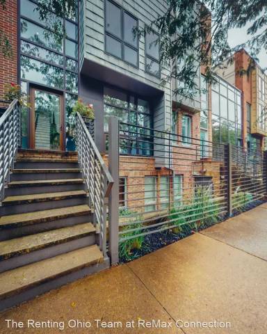 Main picture of 61 W 5th Ave