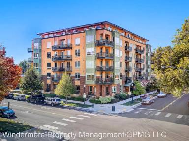 Main picture of 323 W Jefferson St