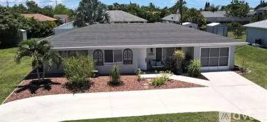 Main picture of 18327 Van Nuys Cir