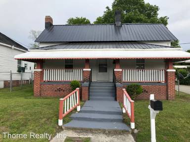 Main picture of 517 NE Main St