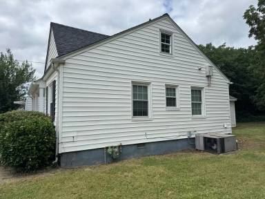 Main picture of 717 Queen Ave NW