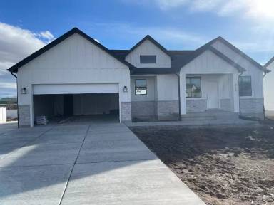Main picture of 715 W Cary Ln