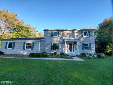 Main picture of 869 E Boundary St