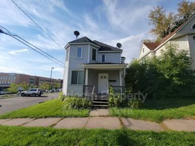 Main picture of 223 N 11th Ave E