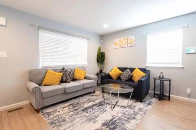 Main picture of 1919 Capps St